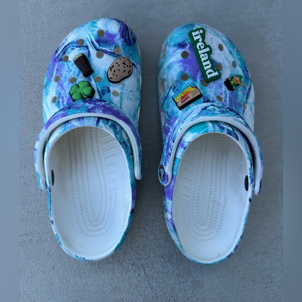 Women’s Crocs, size 7
